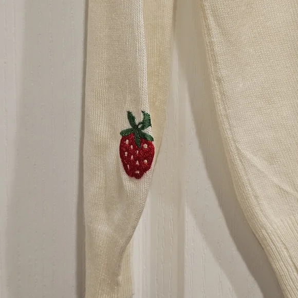 Cream V-Neck Sweater with Mouse Embroidery - Picture 4 of 11